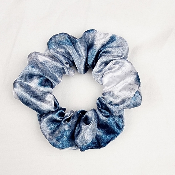 4 FOR $16 🔥Tie Dye Satin Scrunchie Hair Tie - Picture 5 of 5